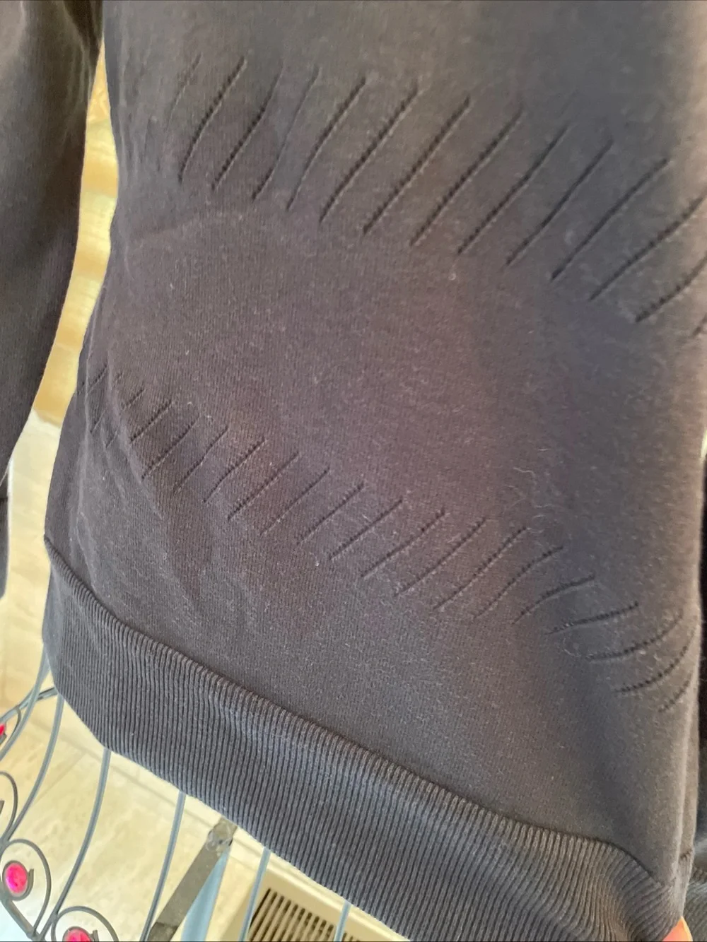 Nike Women’s Black Long Sleeve V-neck Sweater Size Large With Embroidered Logo